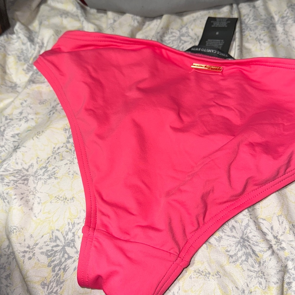 never worn the bottoms. not my style. very cute though :(